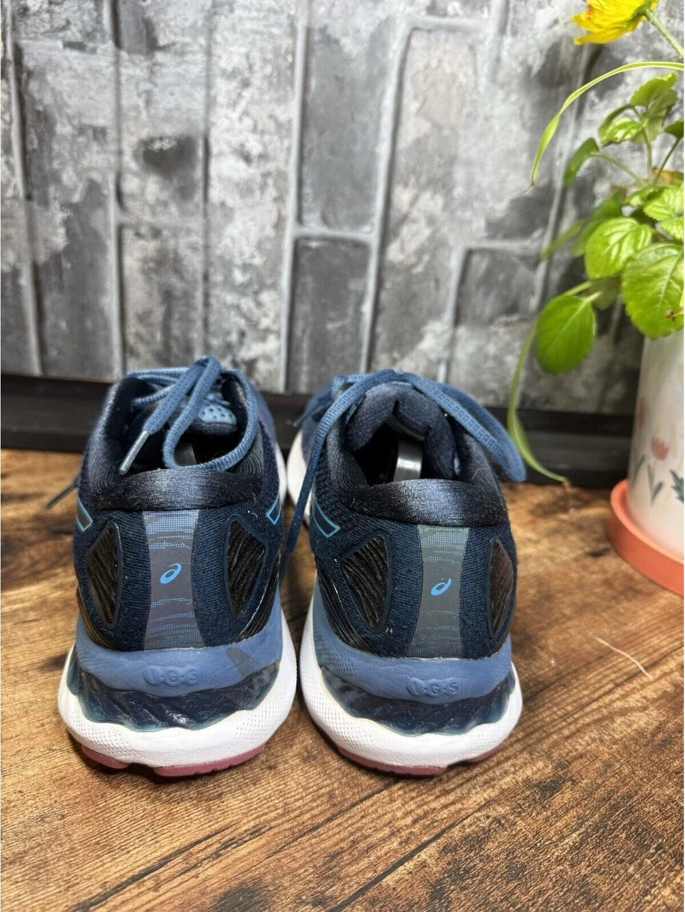 ASICS GEL-Nimbus 20 Women’s Blue/Pink Low Top Lace-Up Logo Athletic Sneaker